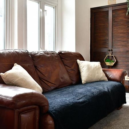 Spacious 2 Bedroom Apartment In The Heart Mumbles エクステリア 写真