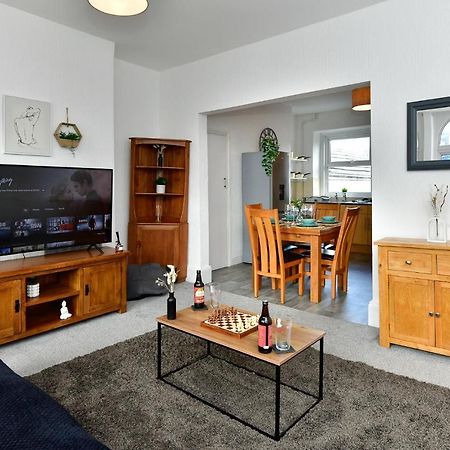 Spacious 2 Bedroom Apartment In The Heart Mumbles エクステリア 写真