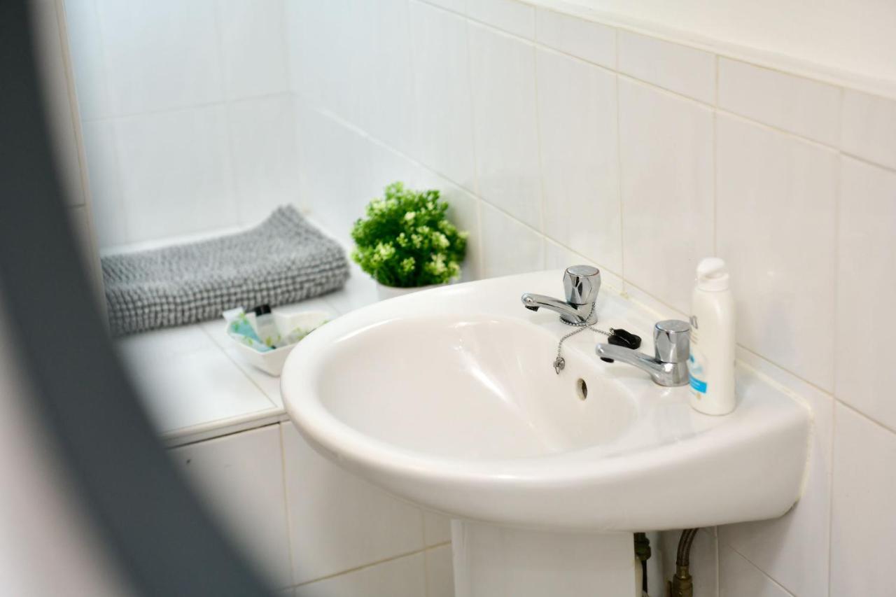 Spacious 2 Bedroom Apartment In The Heart Mumbles エクステリア 写真