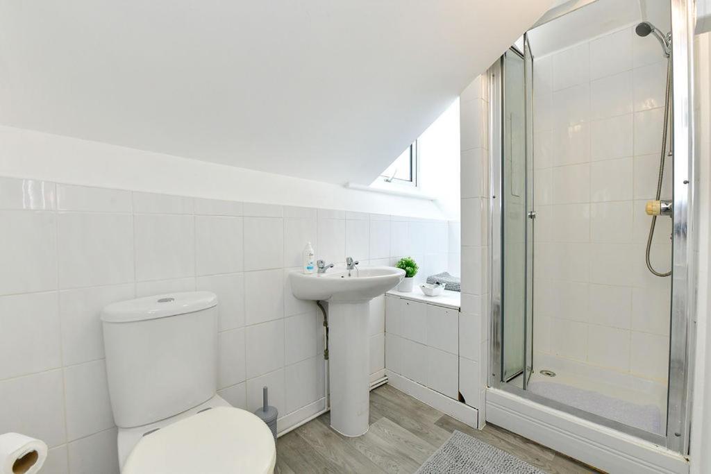 Spacious 2 Bedroom Apartment In The Heart Mumbles エクステリア 写真