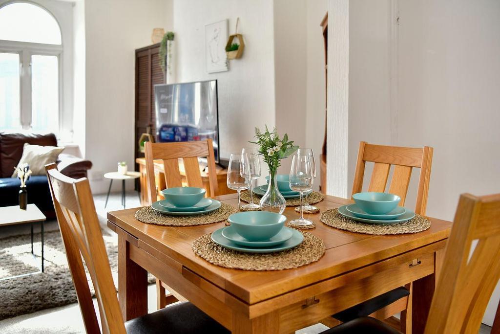 Spacious 2 Bedroom Apartment In The Heart Mumbles エクステリア 写真