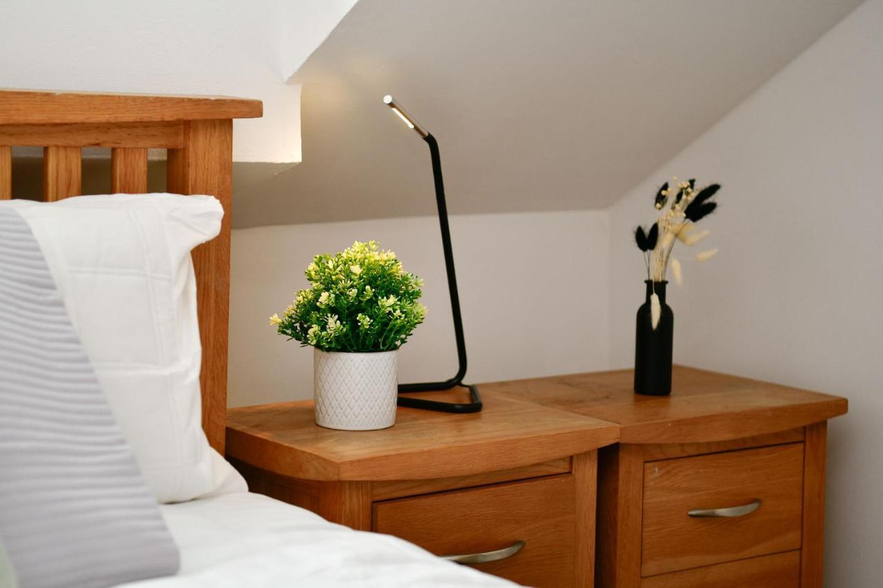 Spacious 2 Bedroom Apartment In The Heart Mumbles エクステリア 写真