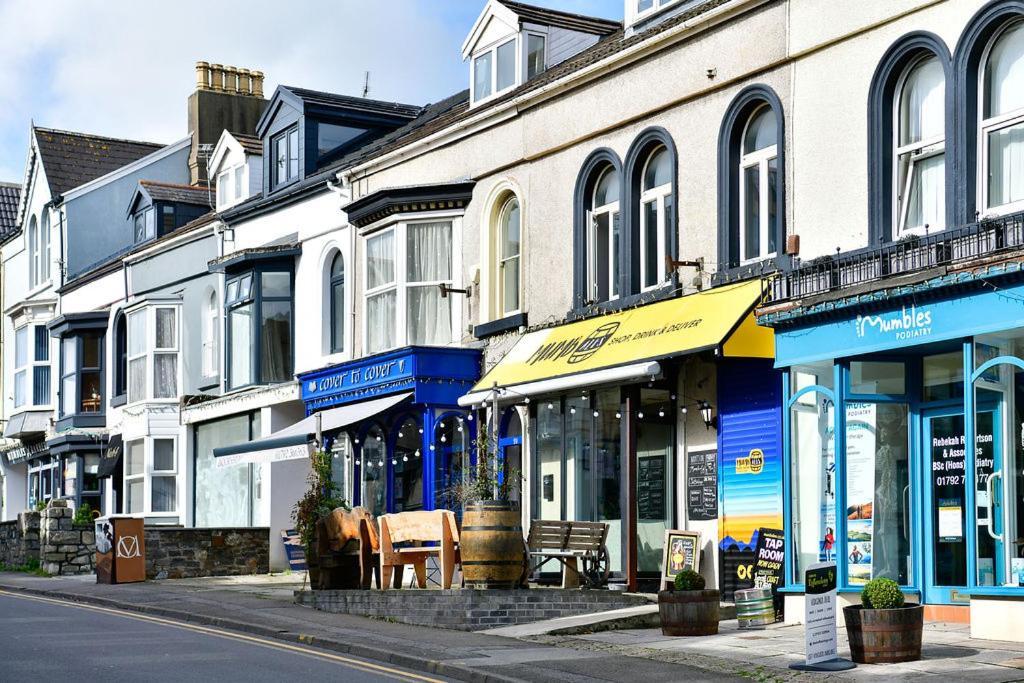 Spacious 2 Bedroom Apartment In The Heart Mumbles エクステリア 写真