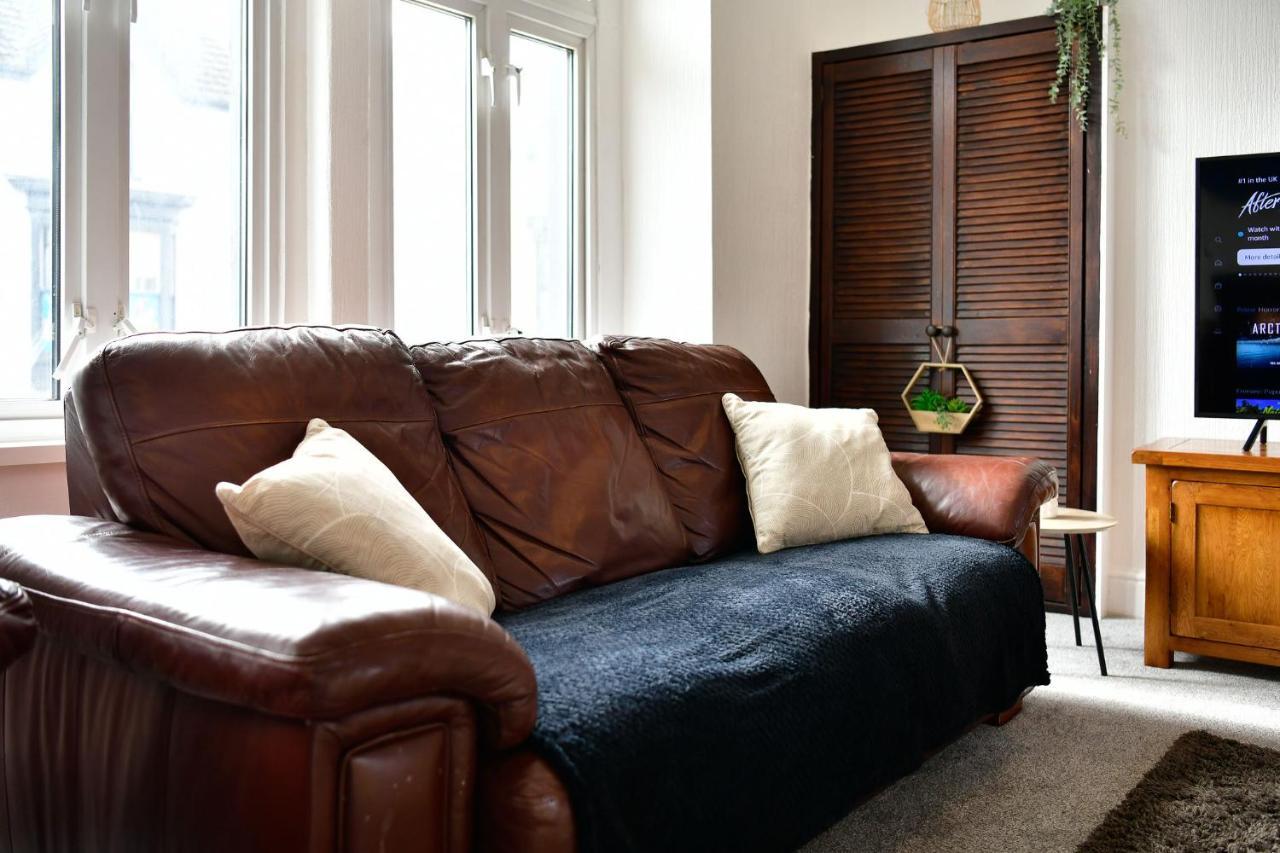 Spacious 2 Bedroom Apartment In The Heart Mumbles エクステリア 写真