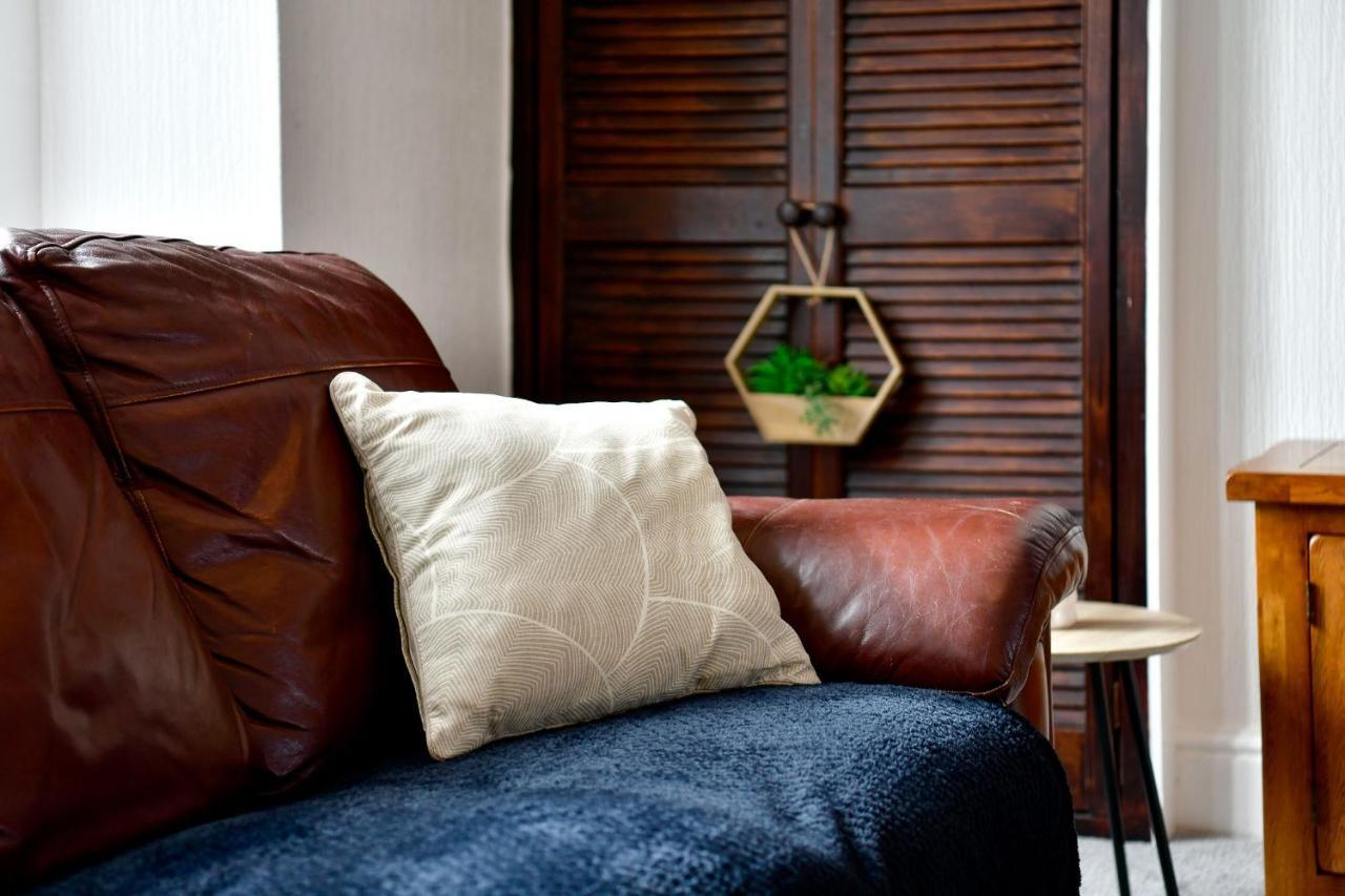 Spacious 2 Bedroom Apartment In The Heart Mumbles エクステリア 写真
